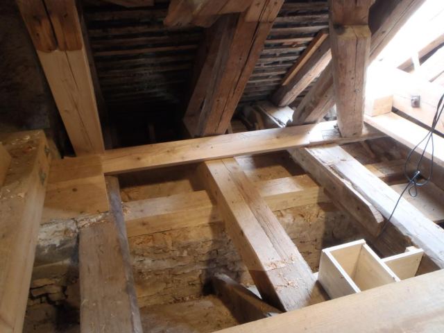 Ertüchtigter Dachstuhl der Domkirche Arlesheim mit neuen Holzbauteilen